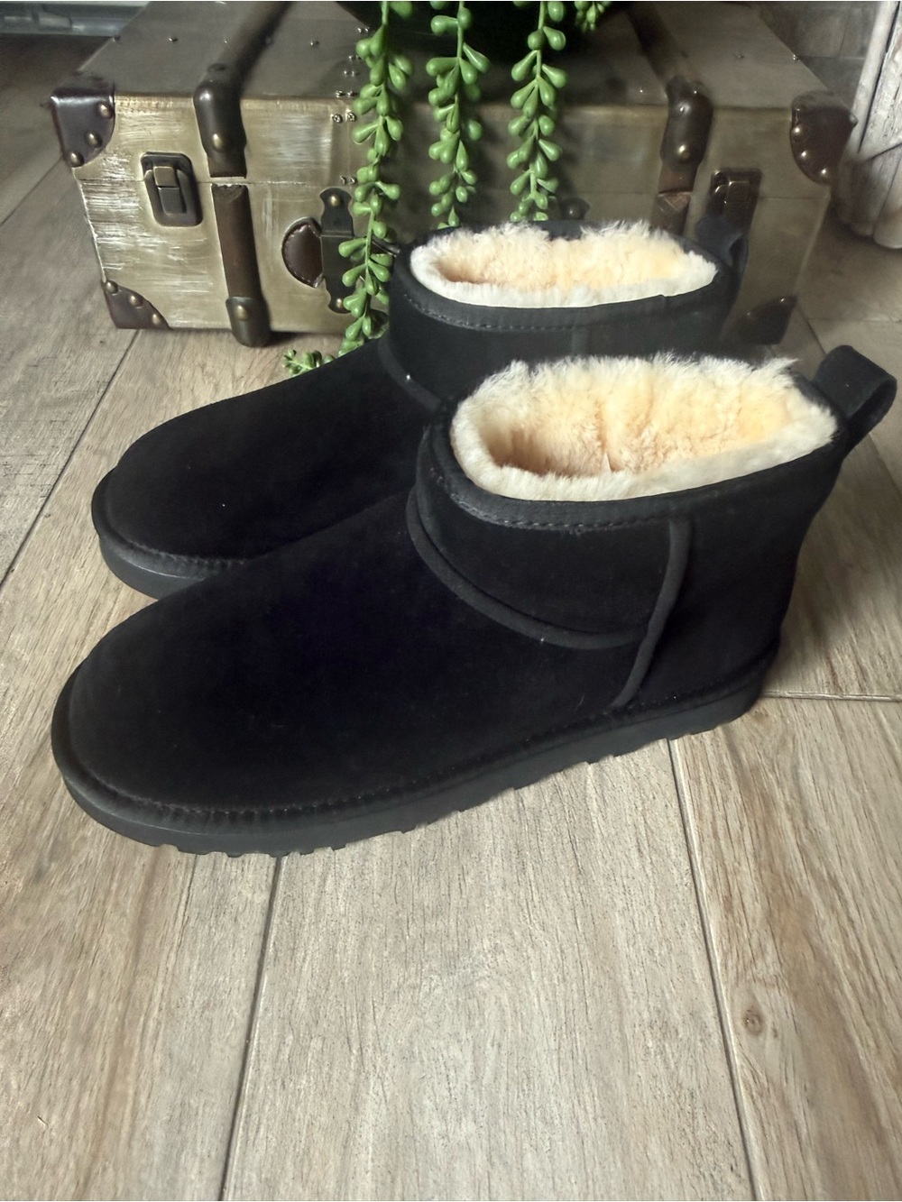 Melsyd 100% Australian Sheepskin Suede Mini Boots New Never Used